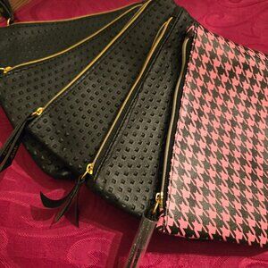 New ipsy Set of 5 Makeup Bags, 4 black with bumps & one pink w black herringbone